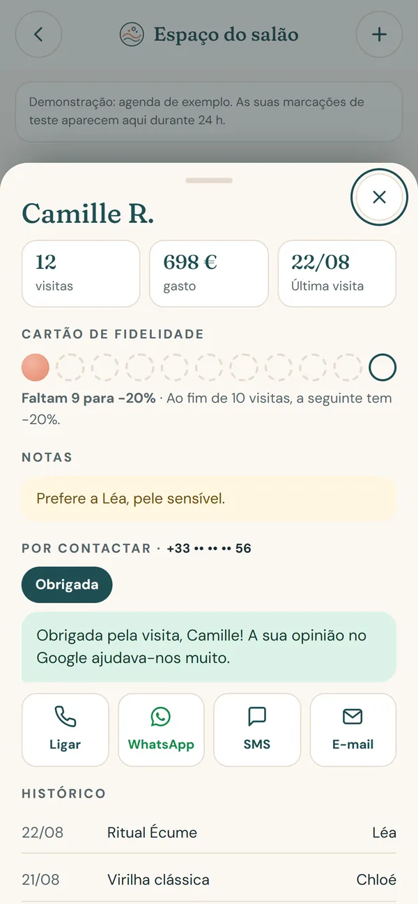 No telemóvel : A ficha da cliente